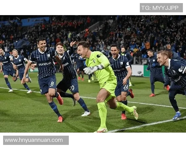 奥格斯堡告别降级区，取得保级关键胜利