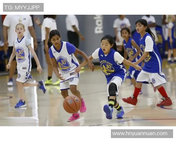 库里发起公益活动，为贫困地区儿童捐赠篮球装备